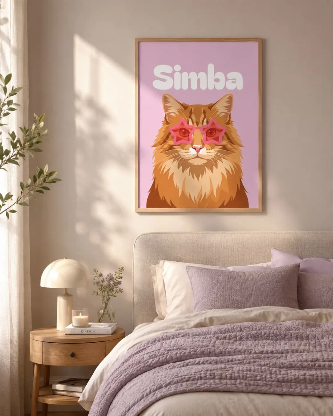 Portrait illustré du chat Simba encadré dans un salon